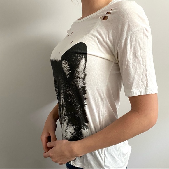 White T-Shirt with Wolf Art and Distressing S - Picture 2 of 8